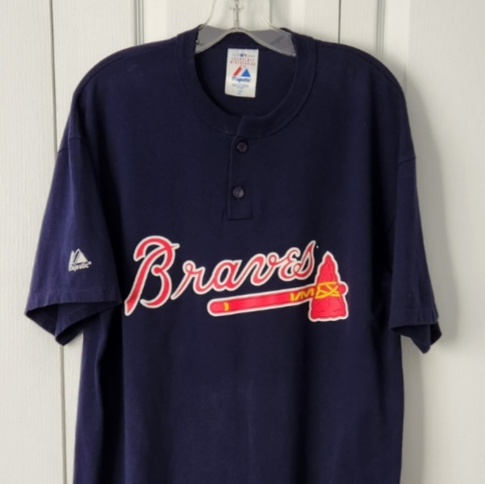 Mens XL Braves shirt